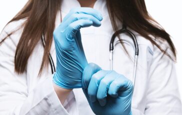 sanita pubblica in affanno privato in espansione chi guadagna dal caos della medicina territoriale 364x230