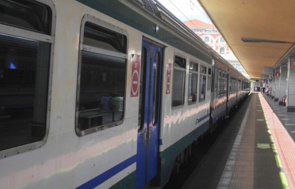 https://static.adhubmedia.com/notizie_it/wp-content/uploads/2026/05/scuolabus-travolto-da-un-treno-4-morti-tra-cui-due-adolescenti-bb3c7ffe.jpg