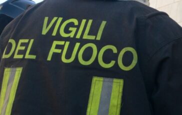 Grave incendio in una carrozzeria a Settimo Torinese
