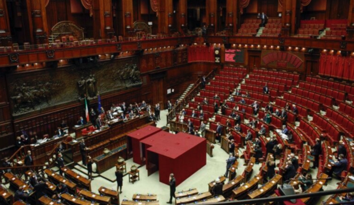 https://static.adhubmedia.com/notizie_it/wp-content/uploads/2026/05/sondaggi-politici-cambia-tutto-per-i-partiti-chi-sale-e-chi-scende-d3895a71.jpg