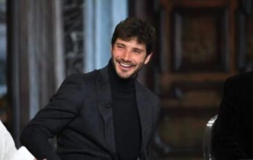 Il messaggio lasciato sull'auto di Stefano De Martino
