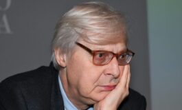 001-critico-arte-ex-volto-tv-fatto-ritrarre-davanti-fans