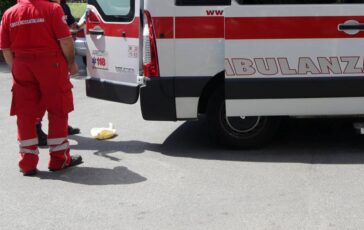 Accoltellato davanti a un bar a Ostia morto 35enne aggressore in fuga 364x230