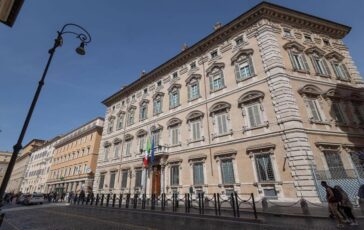 Accuse di violenza sessuale al Senato la denuncia di unimprenditrice Pd e M5S chiedono chiarezza 364x230