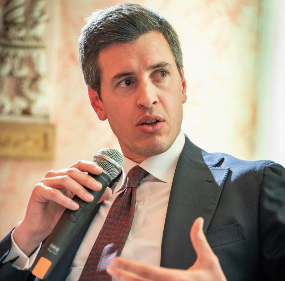 Ai, il giuslavorista: "Contratto accelerazione professionale per 'salvare' capitale umano"