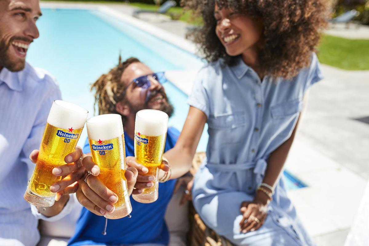 Alimenti: la birra analcolica è la nuova protagonista dell’estate 2026, per la gen z è buona, versatile e 'cool'