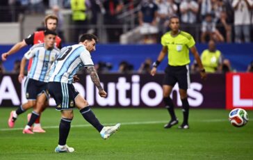 Argentina Austria proteste su rigore. Ma Messi sbaglia 364x230