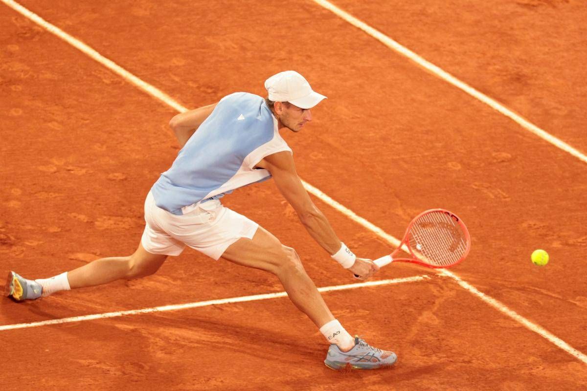 Arnaldi si ritira dal Roland Garros, ipotesi virus. Il medico-fisiatra: "Ha portato l'organismo al limite"