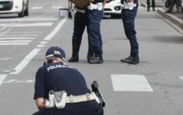 Auto pirata travolge due ragazzi a Guidonia muore 23enne ferito lamico 364x230