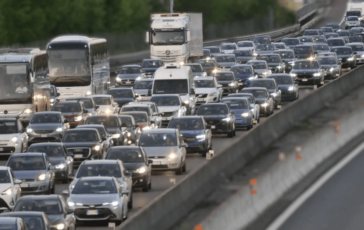 autostrade in coda per traffico e cantieri da oggi scatta il rimborso del pedaggio 2