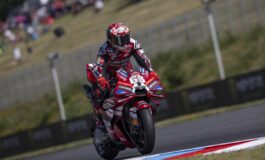 Bagnaia vince sprint MotoGp in Repubblica Ceca cade Bezzecchi ordine di arrivo e classifica piloti aggiornata 265x160