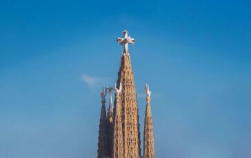 Barcellona 24 tonnellate di adesivo Loctite per completare le torri della Sagrada Familia 364x230