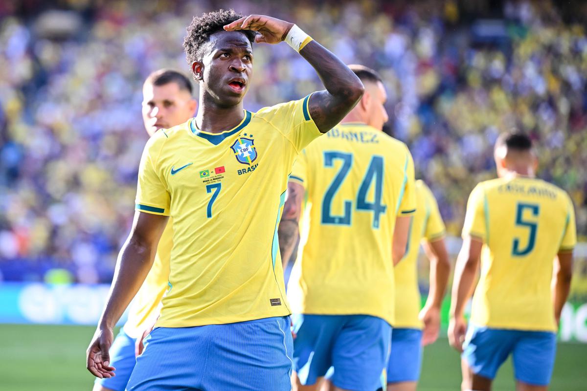 Brasile-Scozia e la profezia della veggente: "Un ufo rapirà Neymar e Vinicius"