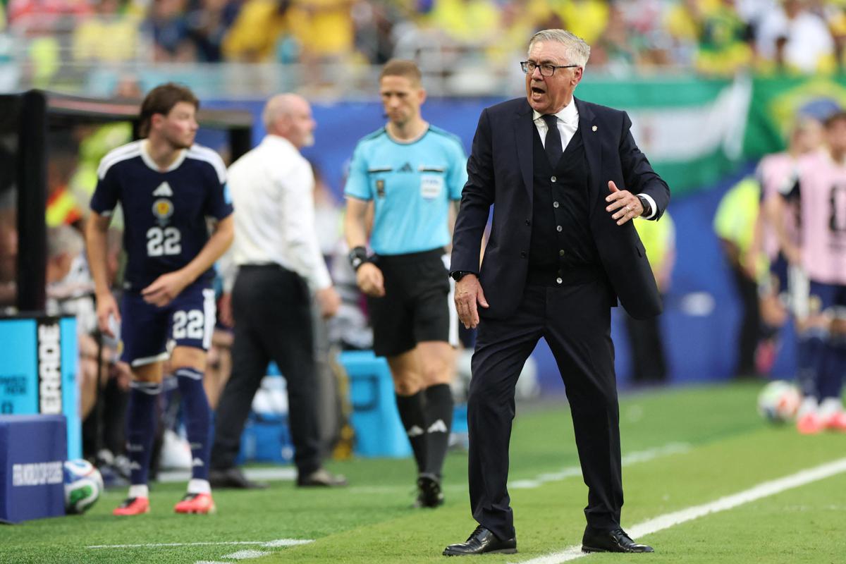 Brasile-Scozia, gol annullato a Vinicius e proteste di Ancelotti