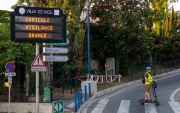 Caldo estremo in Francia bambino di 3 anni trovato morto in auto 364x230