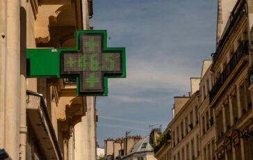 Caldo record in Francia bambino di 18 mesi trovato morto in auto 364x230