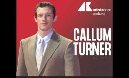 Callum Turner dallamore con Dua Lipa al ruolo di James Bond 265x160