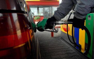 Carburanti taglio accise in bilico ipotesi bonus 100 euro per famiglie deboli 364x230