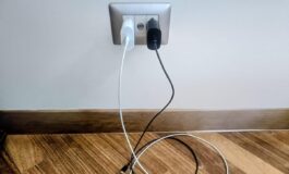 Caricabatteria attaccato alla presa senza telefono consuma Cosa succede 265x160