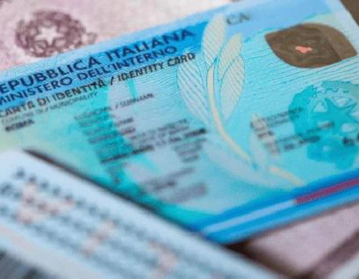 Carta d'identità cartacea, slitta l'addio: fino a quando è valida e cosa cambia