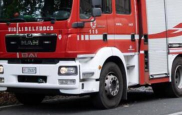 Cosenza auto in fiamme sulla Ss 106 quattro morti 364x230