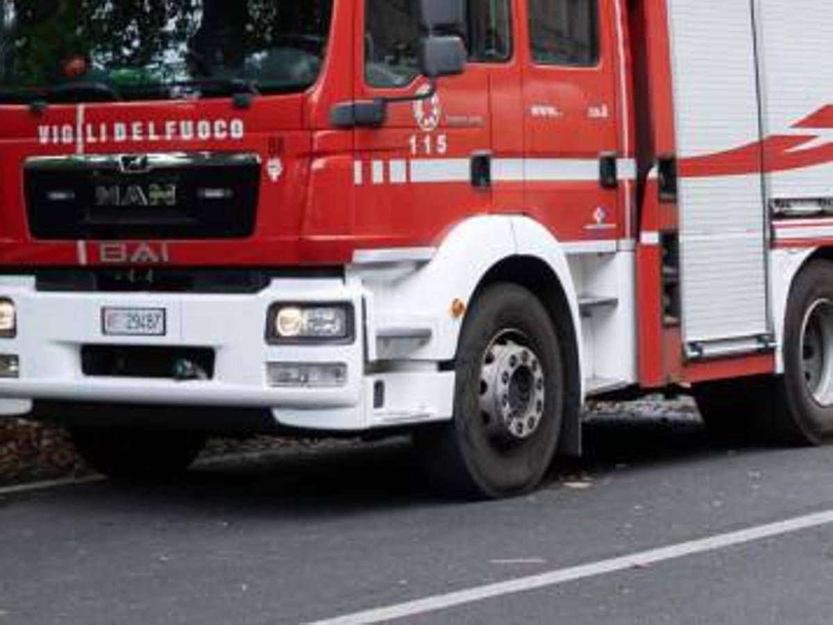 Cosenza, auto in fiamme sulla Ss 106: quattro morti