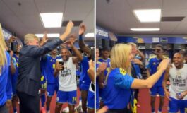 Curacao fa festa ai Mondiali il re e la regina ballano con la squadra 265x160