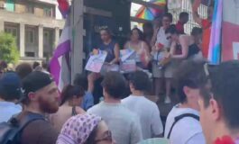 Elly Schlein al Pride di Milano Omotransfobia uccide poster 265x160