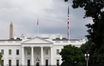 FBI sventa attentato alla Casa Bianca piano con droni esplosivi e cecchini durante levento UFC di Trump 364x230