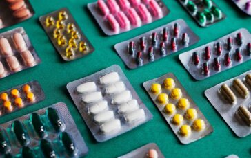 Farmaci in valigia quali portare con se in vacanza e come conservarli correttamente 364x230