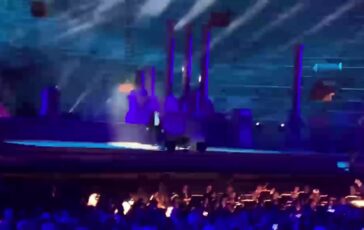 Gianni Morandi canta Caruso omaggio a Dalla allArena di Verona poster 364x230
