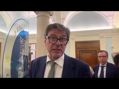 Giorgetti: "Decisione su scostamento per Difesa a settembre"