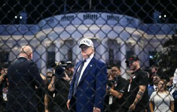 Gli 80 anni di Trump e lo show di arti marziali alla Casa Bianca davanti a 100mila persone 364x230