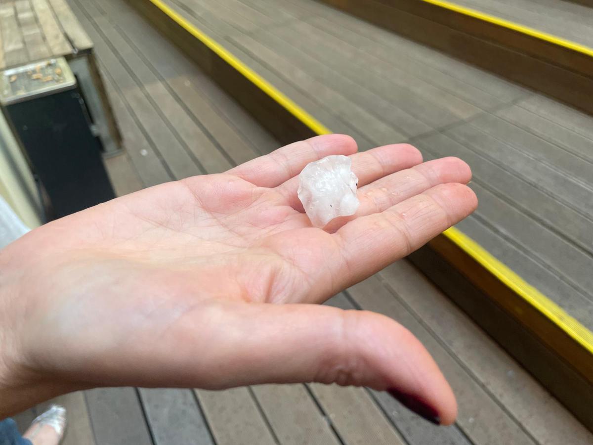 Grandinata a Roma, pioggia di chicchi grandi come palle da golf