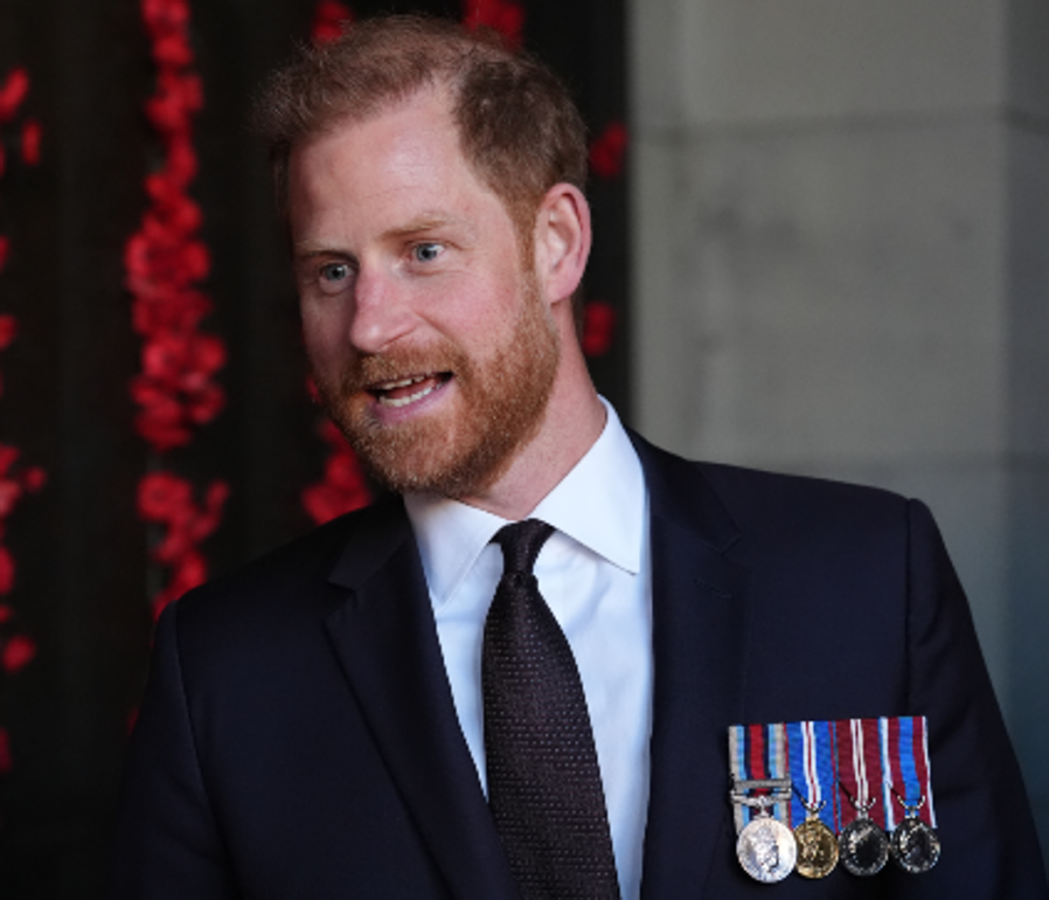 Harry presto in Inghilterra, domani incontro tra Carlo e William "per decidere l'approccio"