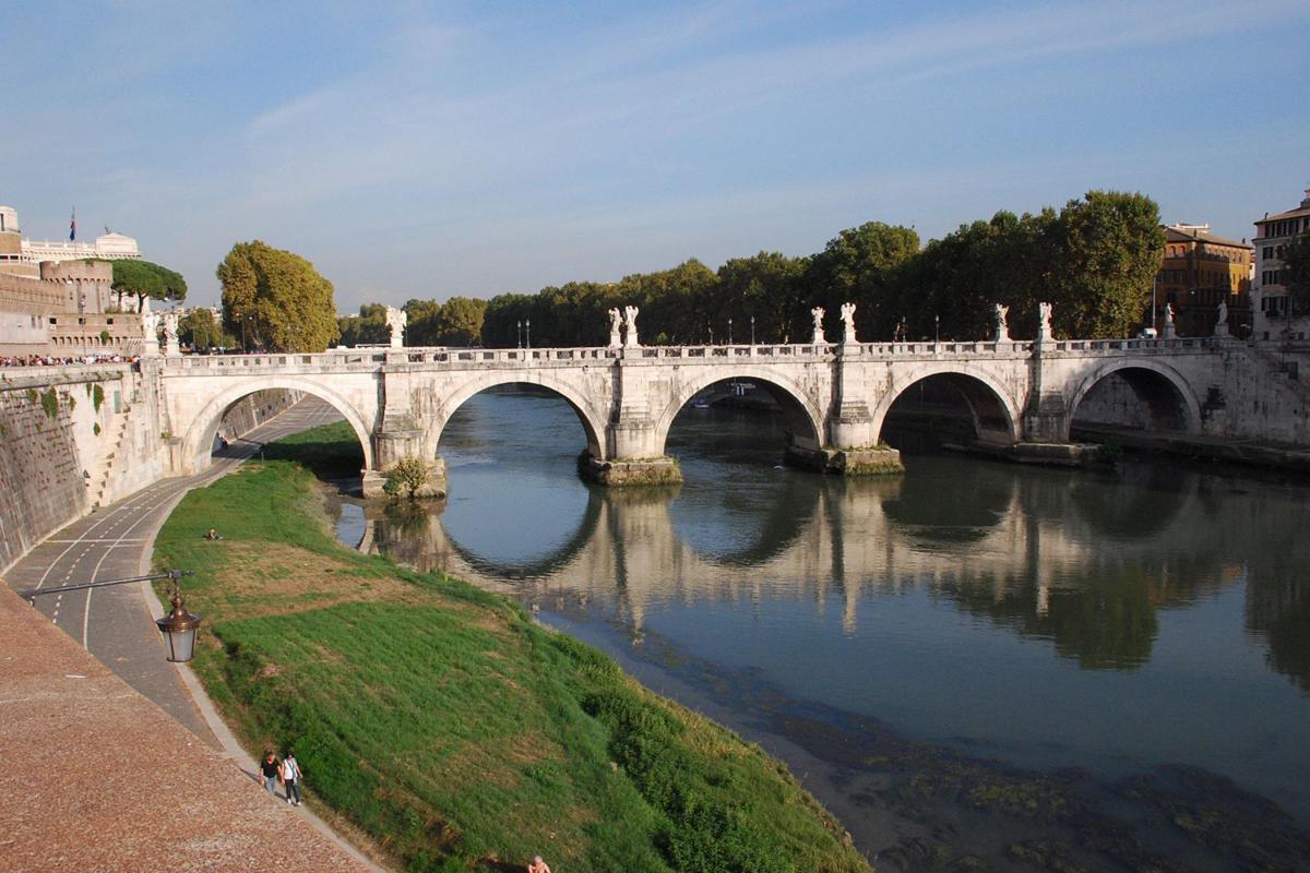 Il caldo infuoca Roma, bagno nel Tevere come nella Senna? Ecco cosa dicono i medici
