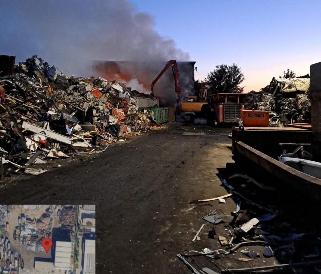 Incendio a Livorno, fiamme in una ditta di stoccaggio di rifiuti: "Chiudete porte e finestre"