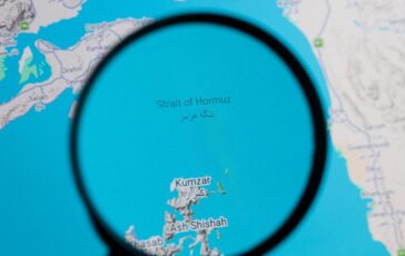 Iran Hormuz e chiuso violato accordo sul Libano. Vance Nessuna prova del blocco 364x230