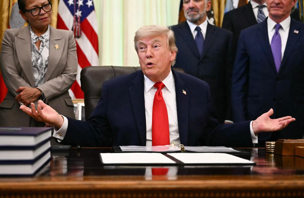 Iran- Usa, Trump: "Accordo sarà firmato domani, subito dopo Hormuz sarà riaperto"