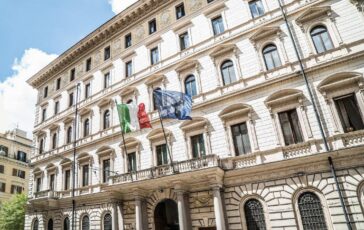Iran e i 500 aerei Usa decollati da basi italiane Bonelli Meloni ha mentito a Parlamento. La replica della Difesa 364x230
