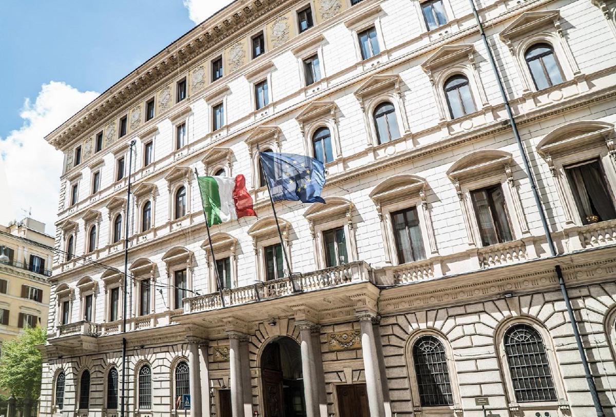Iran e i 500 aerei Usa decollati da basi italiane, Bonelli: "Meloni ha mentito a Parlamento". La replica della Difesa