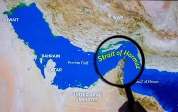 Iran elicottero Usa precipita a Hormuz. Trump Accordo in due o tre giorni poi Stretto riaprira 364x230