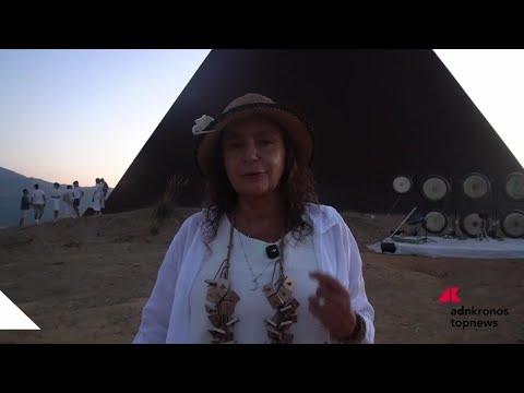 La cantautrice Aida Satta Flores al Rito della Luce a Fiumara d’arte: “Antonio Presti è un