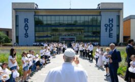 Labbraccio di Papa Leone ai piccoli pazienti del Cnao di Pavia 265x160