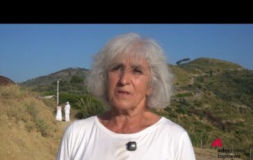 Lattrice Patrizia DAntona al Rito della Luce a Fiumara dArte e un progetto artistico che nello 364x230