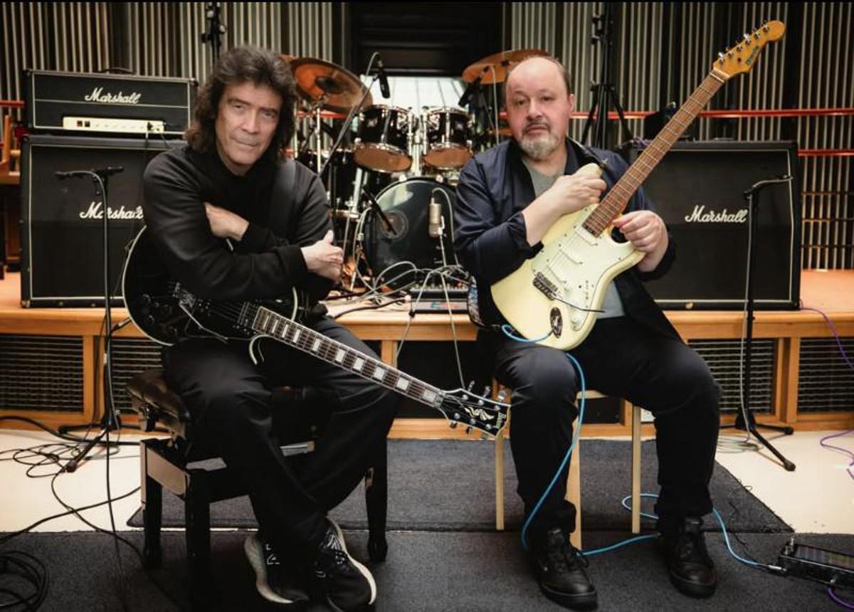 Le chitarre di Hackett e Rothery insieme in un disco. E il tocco magico è di un italiano
