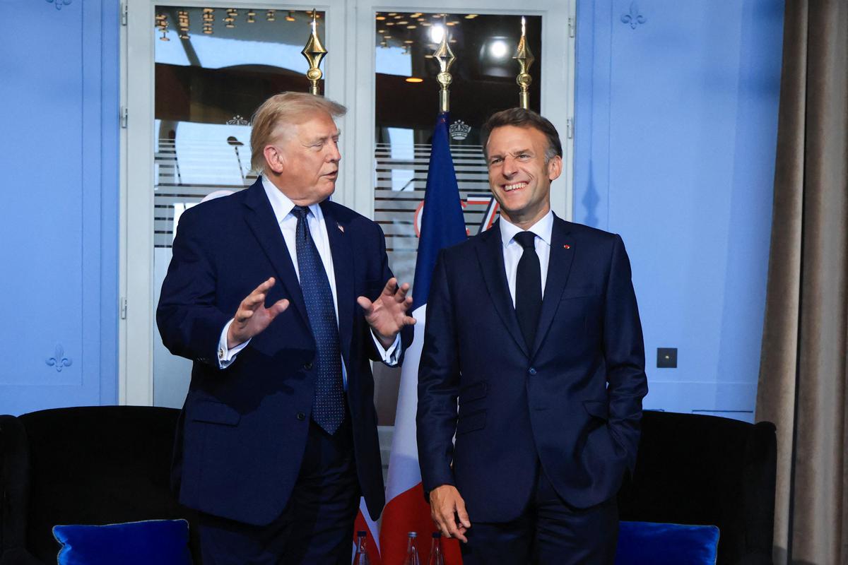 Leader al G7, Trump incontra Macron: "Stretto di Hormuz sarà completamente aperto venerdì"