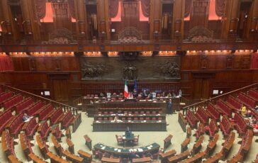 Legge elettorale alla Camera scintille maggioranza opposizioni rebus preferenze 364x230