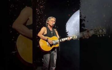 Ligabue riporta a San Siro i sogni di rockn roll con la Notte di Certe Notti 364x230