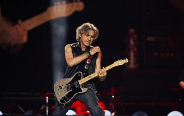 Ligabue riporta a San Siro i sogni di rocknroll festa grande con la Notte di Certe Notti 364x230